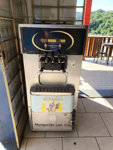 Máquina de sorvete Expresso profissional 3 Bicos (2 sabores + Misto) 220V