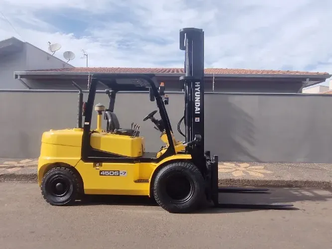 Empilhadeira Hyundai 4,5T Diesel ano 2008