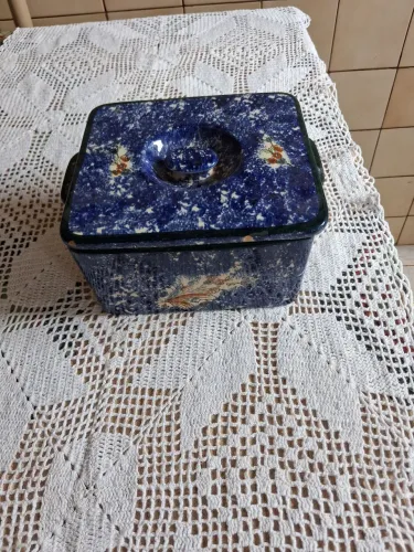 Peça antiga de porcelana