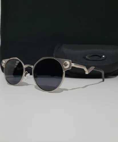 Oculos de sol oakley deadbolt silver masculino 