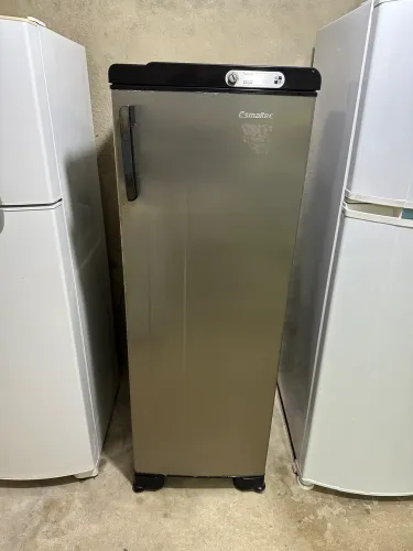 Geladeira Esmaltec inox.