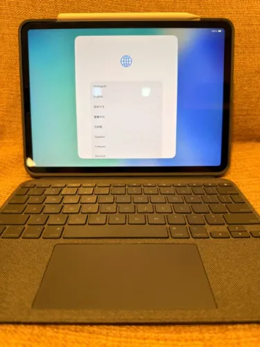 iPad Pro M1 11" 256GB + Apple Pencil 2 + Capa Logitech Combo Touch - Completo!