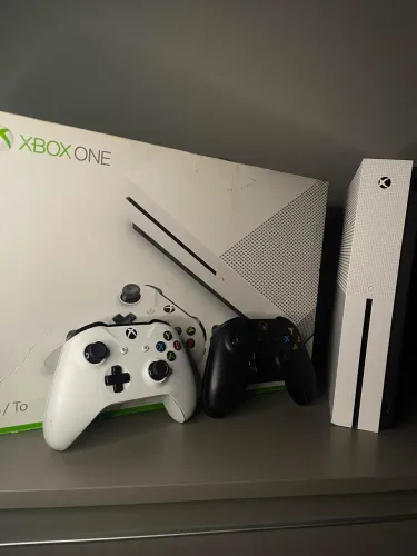 Xbox One S 1TB Completo na Caixa