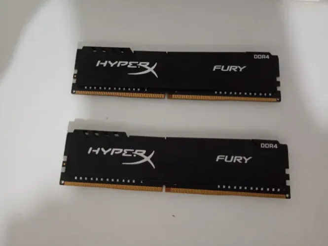 2 pentes de Memórias RAM DDR4 2x8 (16gb)
