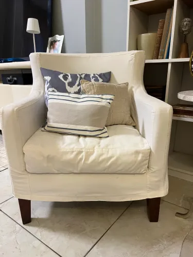 Poltrona com capa branca
