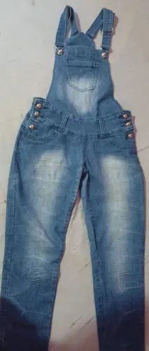 Jardineira Jeans e Short