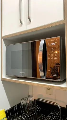 NOVO - Microondas Panasonic Dupla Refeição 27L Inox (NN-ST55LM) - Novíssimo