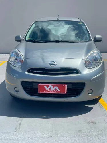 Nissan March 1.0 12V Flex 5P 2013