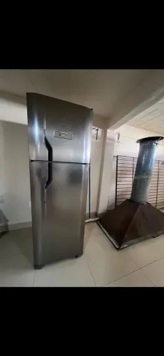 Geladeira em bom Estado para uso.