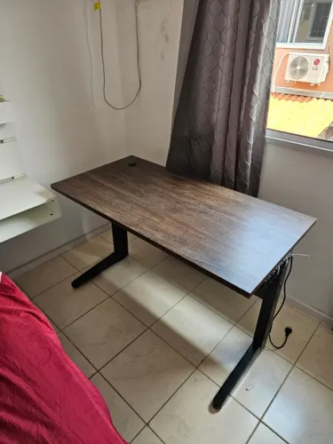 Mesa de escritório 120 x 60 cm com estrutura preta
