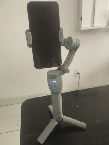Gimbal Tripé Estabilizador 3 Eixos Bluetooth com Luz para Celular Android/iPhone