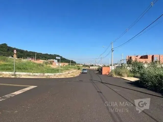 Terreno com 250 m2 no Villas do Mirante