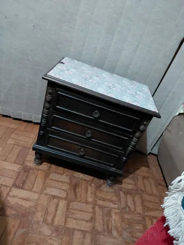 Criado mudo colonial