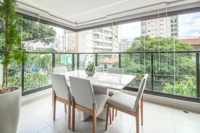 Mesa de jantar 6 lugares com cadeiras