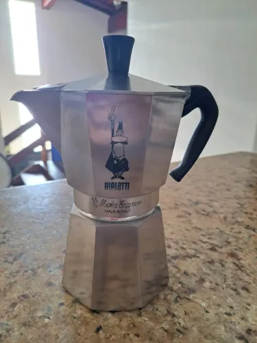 Cafeteira Italiana Bialetti (6 xícaras)