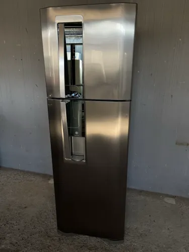 Geladeira Electrolux sistema frostfree 220v