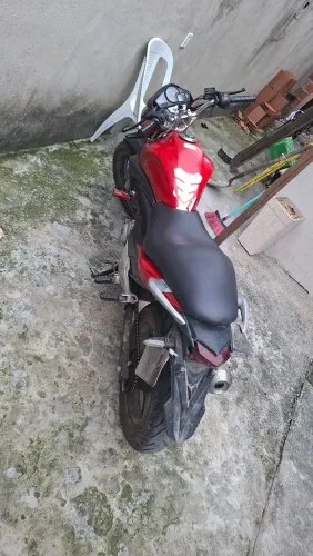 Vendo cb 300 ano 210 barata em perfeito estado com dívida de 2300 pra fica em dia