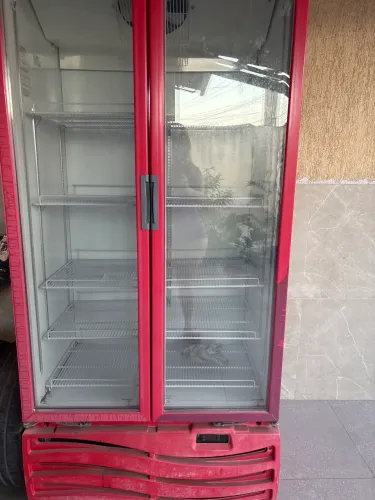 Freezer expositor de alimentos ou bebidas para comércio 