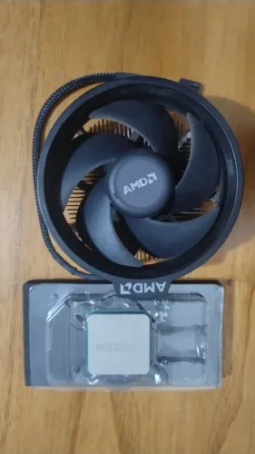 Processador AMD Ryzen 3 2200G Box - AM4 - 4 núcleos - vídeo Radeon integrado
