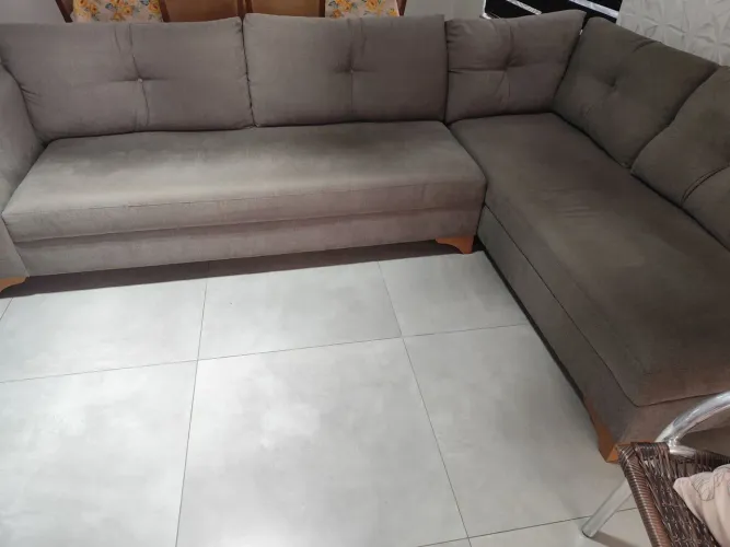 Sofá de canto com chaise cinza escuro