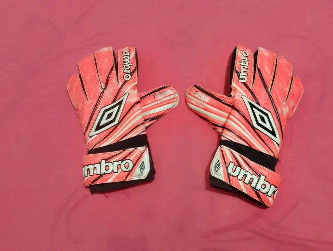 Par de luvas da umbro