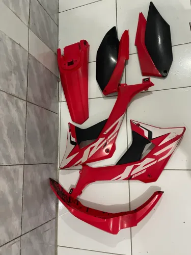 Vendo carenagem CRF250 usada em porém conservada