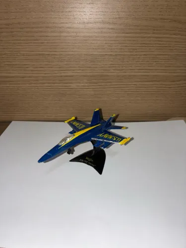 Miniatura avião F/A-18C Hornet