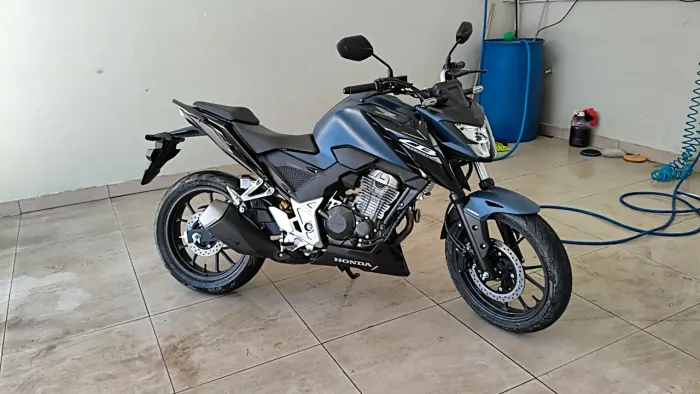 CB300F Twister 2025 Azul