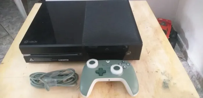 XBOX ONE + 400 JOGOS + KINECT + CONTROLE