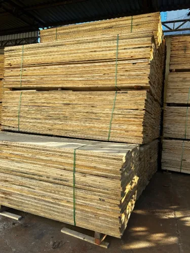 Tábuas Pinus, madeirite, escoras, tábuas mista