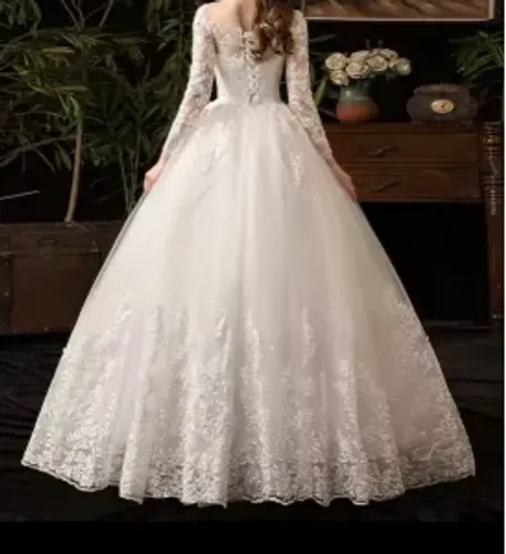 Vestido de Noiva Elegante com Renda, Manga Longa e detalhes dourado (Melhor Oferta)