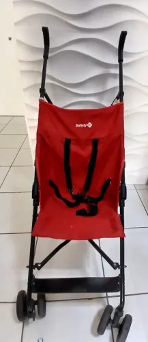 Carrinho de bebê guarda chuva