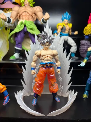 Goku Ultra Instinct Tamashi Store Sh Figuarts