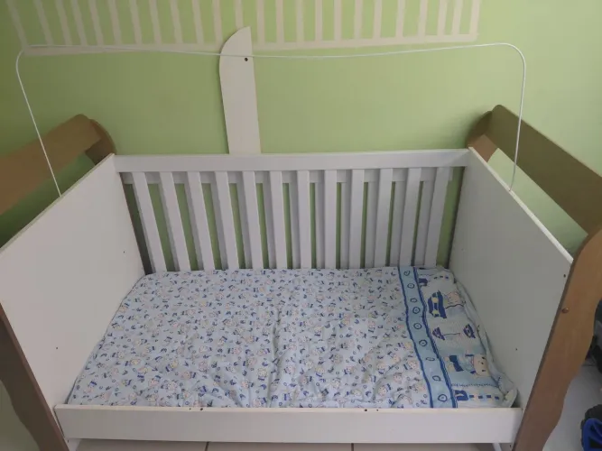 Berço/cama infantil.