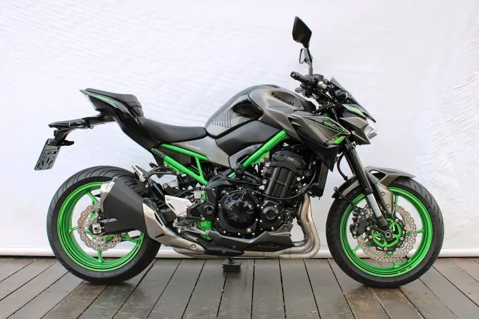 KAWASAKI Z900