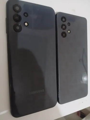 Samsung A13 128GB e Samsung A32 128GB cada um é $330