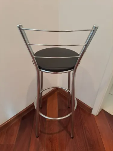 KIT COM 4 BANQUETAS BISTRÔ CROMADAS PRETAS - ÓTIMO ESTADO