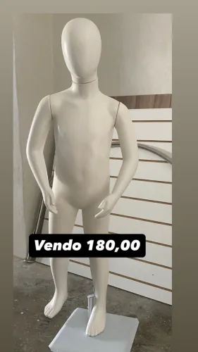 Manequim infantil