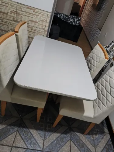 MESA DE JANTAR RETANGULAR COM TAMPO DE VIDRO