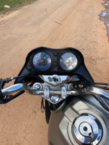 Titan 150 es-mix toda revisada, pneus novos. Sem detalhes so pegar e andar