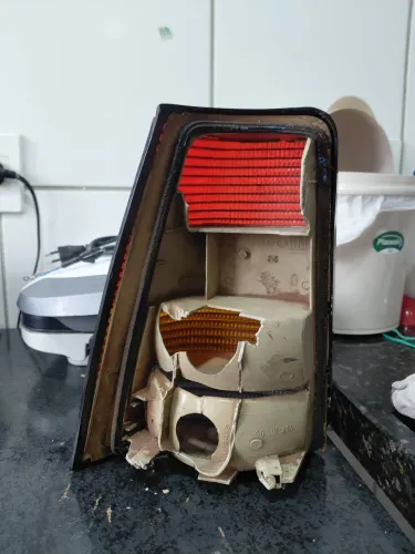 Vendo uma lanterna do kadet gsi lado traseira direita
