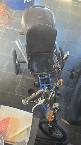 Moto adaptada para deficientes