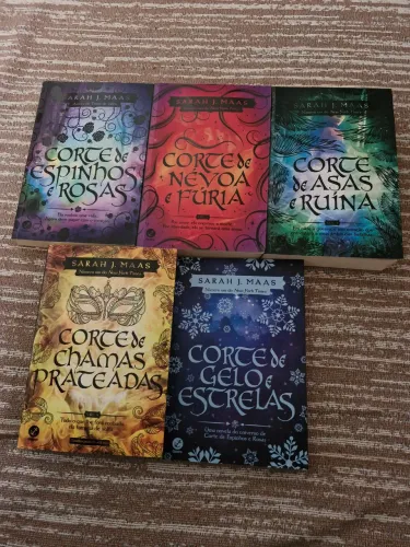 Coleção Corte de Espinhos e Rosas - ver descrição