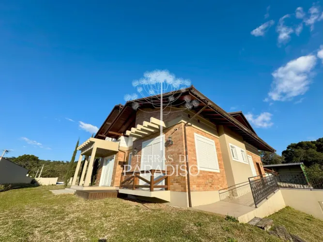 Residência 01 suite + 03 quartos com 275 m², terreno com 1466 m² no Centro de Campo Alegre