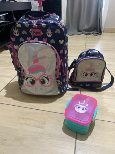 Mochila da puket unicórnio