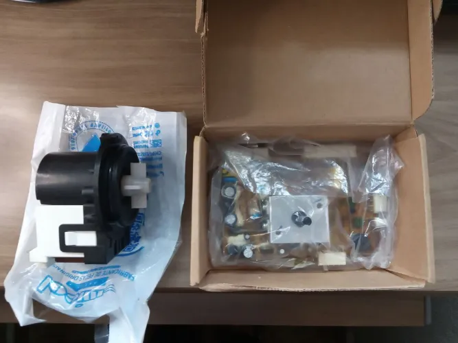 Placa de potência + Bomba de Drenagem Eletrolux