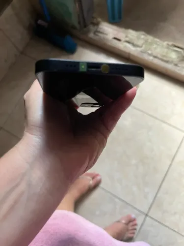 Vendo iPhone 12 impecável