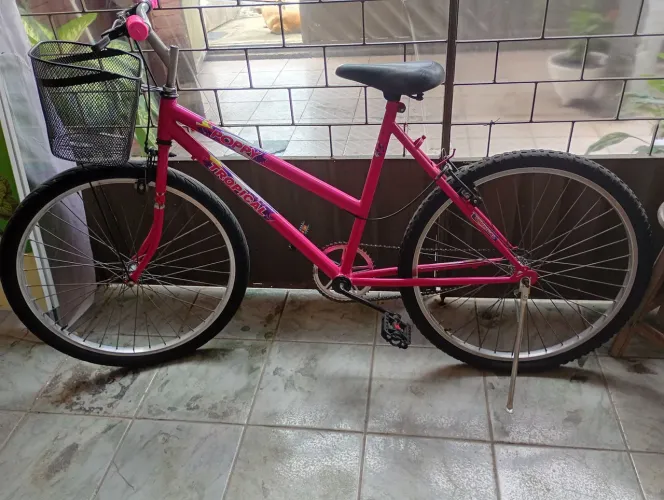 Vendo 1 bicicleta feminina ,adulto na cor rosa 