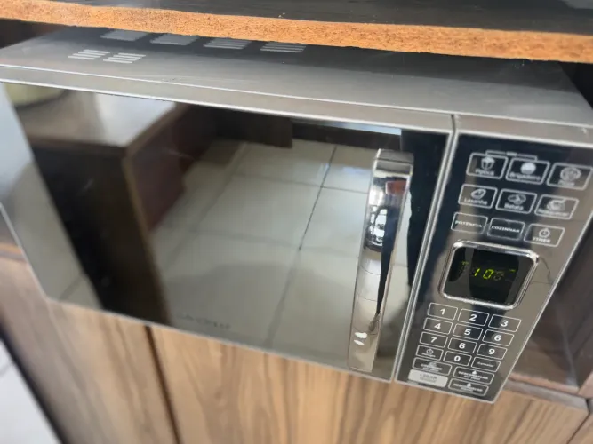 Microondas Philco inox espelhado