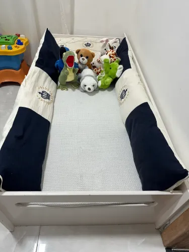 Cama montessoriana infantil